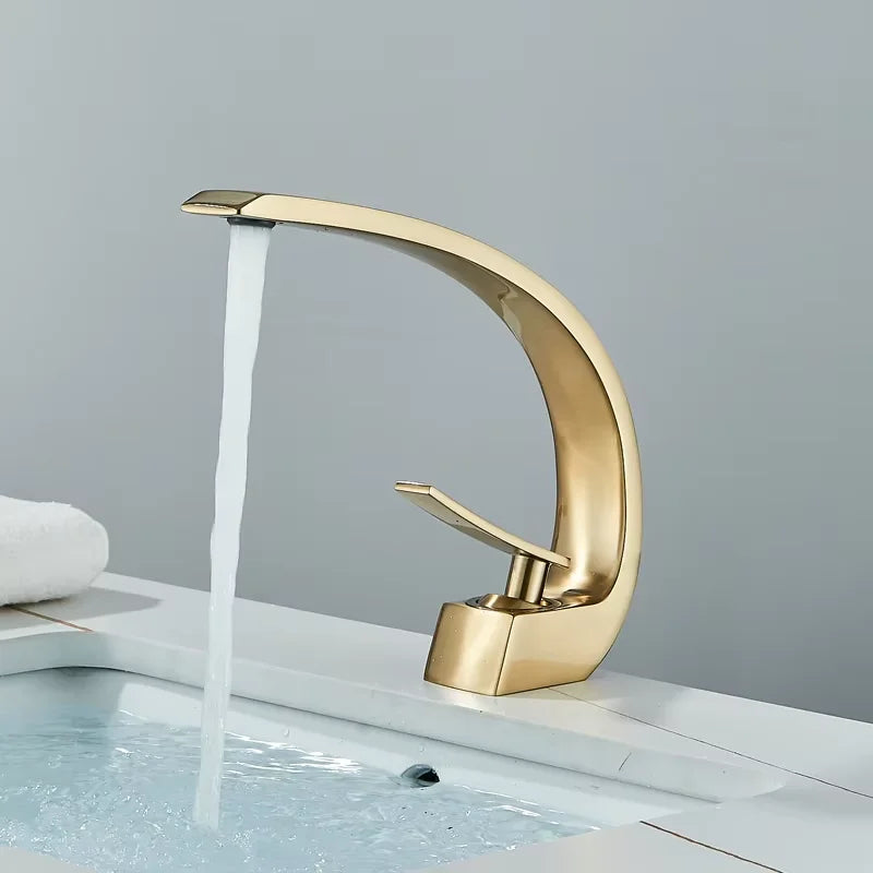 Curva | Brass Curved Basin Faucet Single Handle Deck Mounted Bathroom Tap