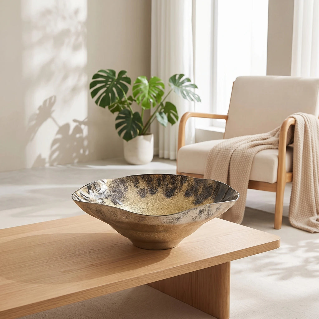 Alzata | Faceted Glass Pedestal Fruit Bowl Centerpiece for Coffee and Dining Tables
