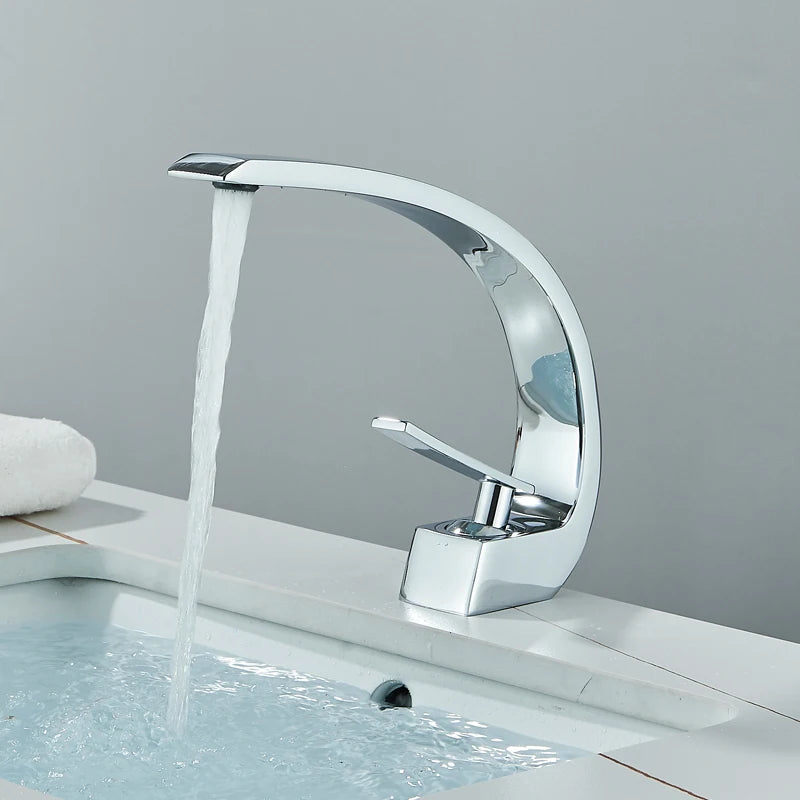 Curva | Brass Curved Basin Faucet Single Handle Deck Mounted Bathroom Tap