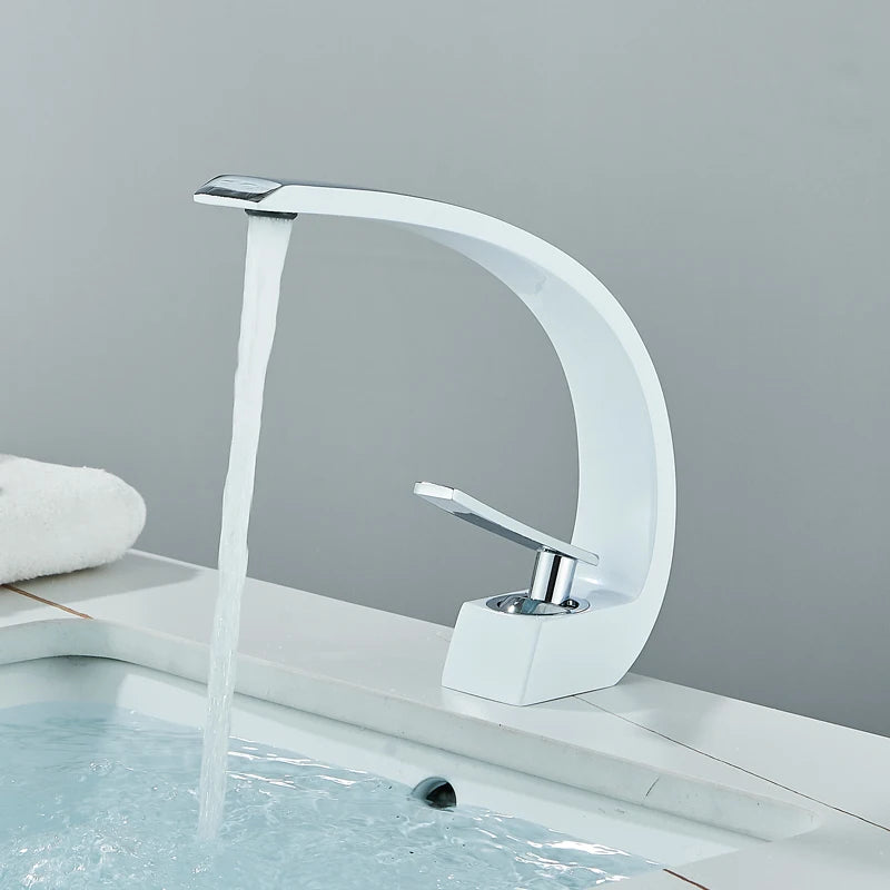 Curva | Brass Curved Basin Faucet Single Handle Deck Mounted Bathroom Tap