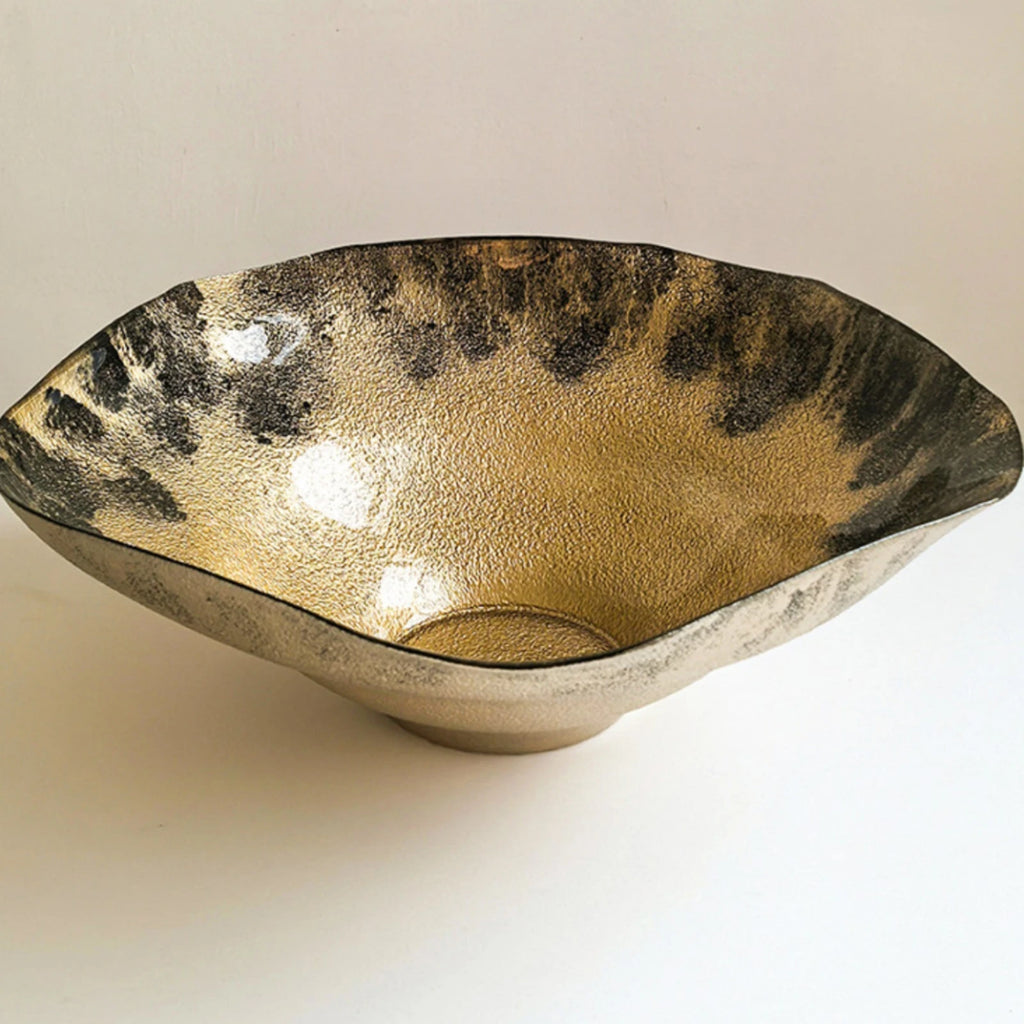 Alzata | Faceted Glass Pedestal Fruit Bowl Centerpiece for Coffee and Dining Tables