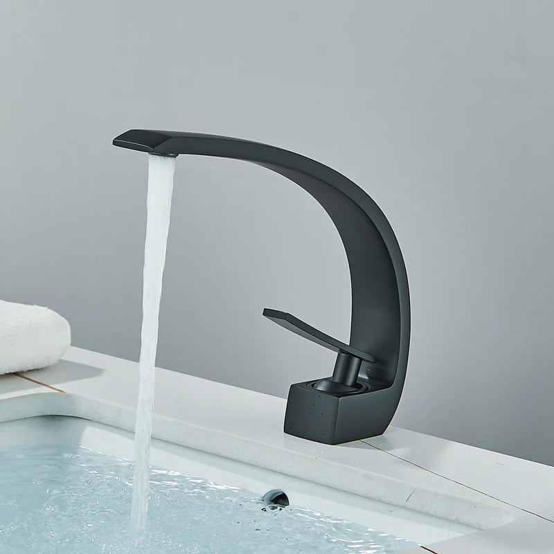 Curva | Brass Curved Basin Faucet Single Handle Deck Mounted Bathroom Tap