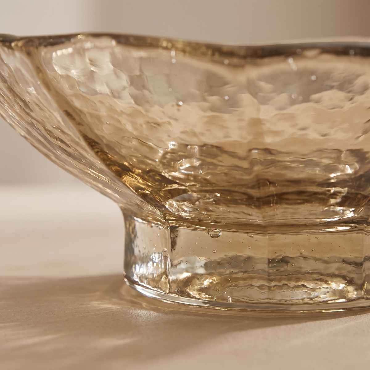 Alzata Faceted Glass Pedestal Fruit Bowl — faceted glass detail